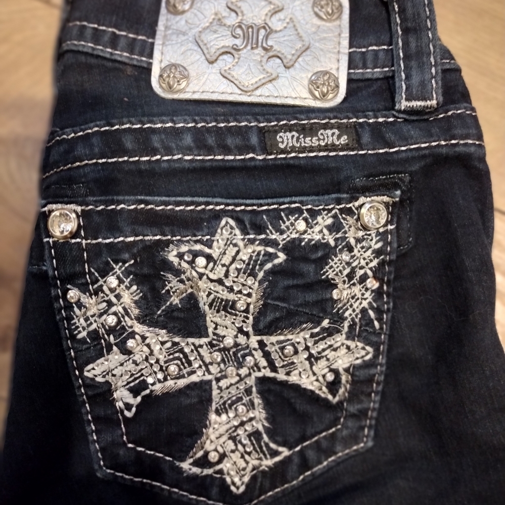 Woman's Miss Me shorts size 25 - Picture 2 of 5